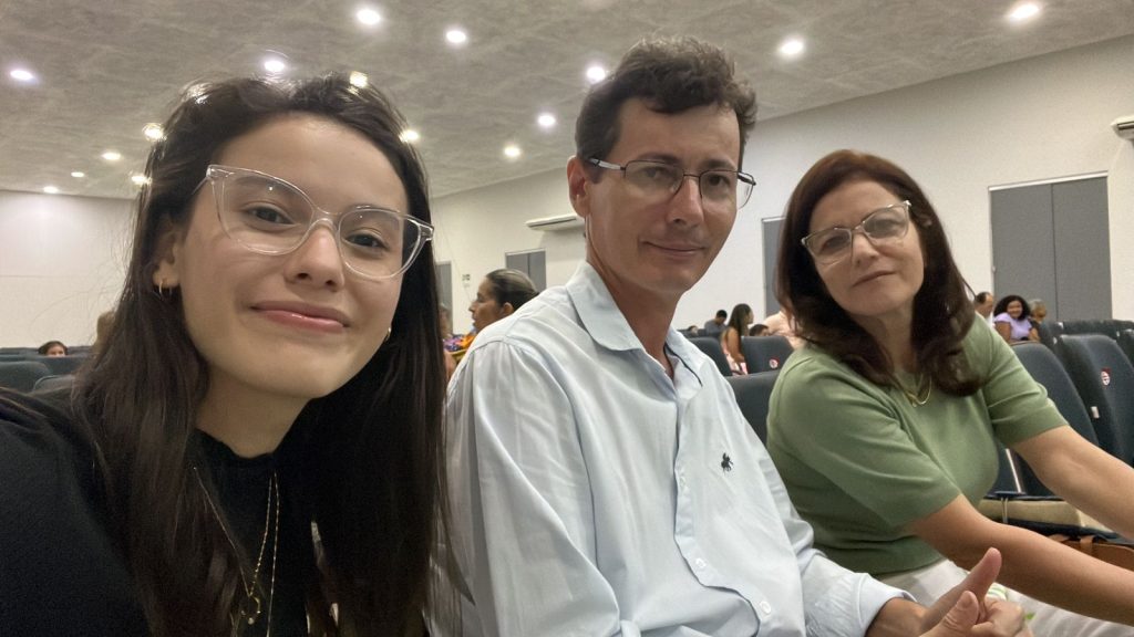 Isabela com os pais, Marcos e Ellen